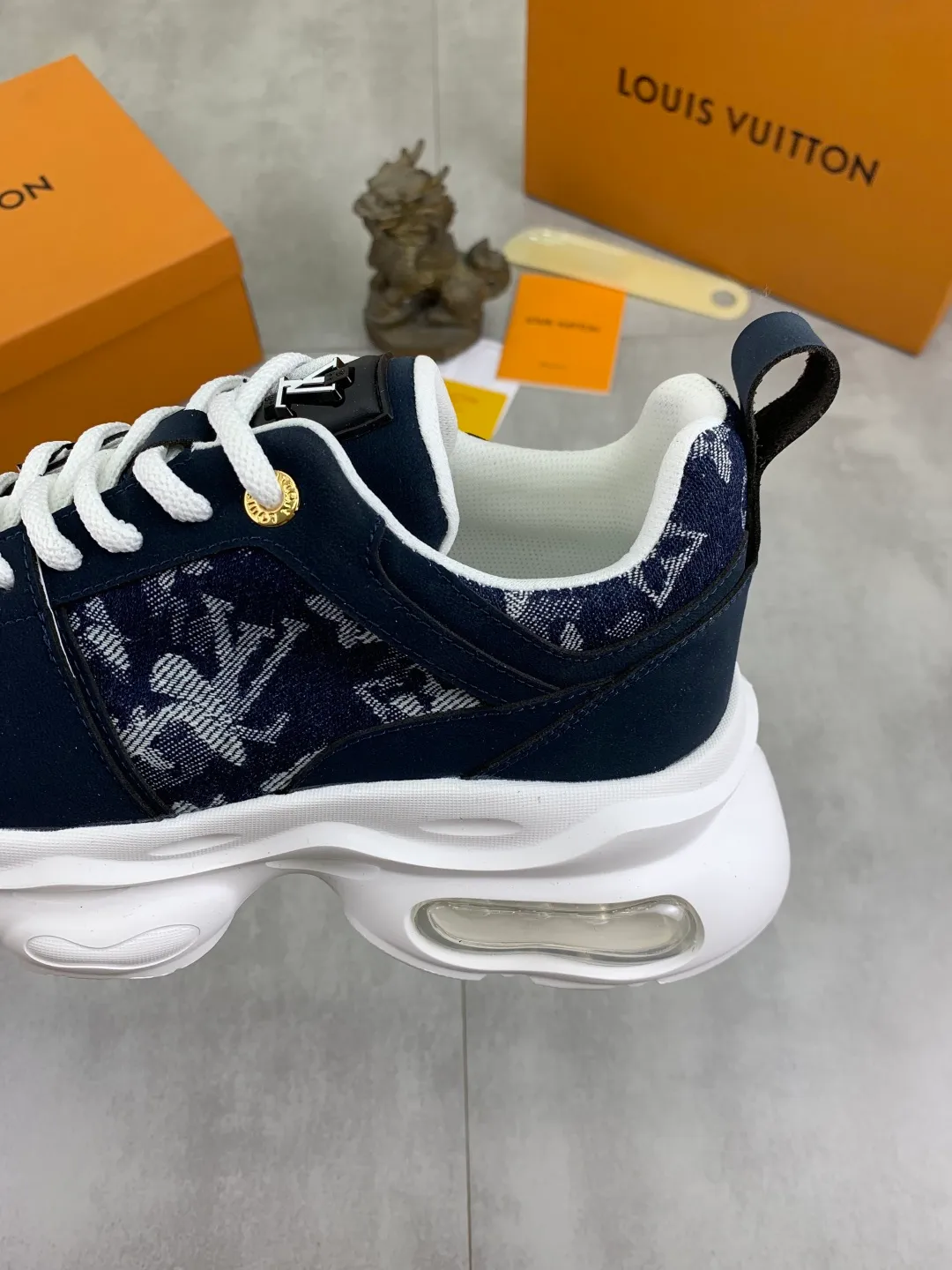 Men's men's shoes💰P440💰[New model]🆘[Louis Vuitton] LV official website latest model🎁casual and fashionable men's shoes👟hot style💥simple and elegant style, exclusive for trendy men. Unique official website latest brand elements👑original decoration, fashionable and generous, the fabric is made of original calfskin➕comfortable and breathable mesh lining➕pig skin lining ✅The official website specifies wear-resistant casual outsole, the classic model is taken in real life🎬Color: 5️⃣colors available😍Number of codes: 38-44 (45 46 customized)